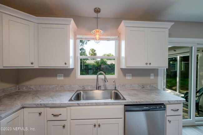 Building Photo - 6264 Diane Rd