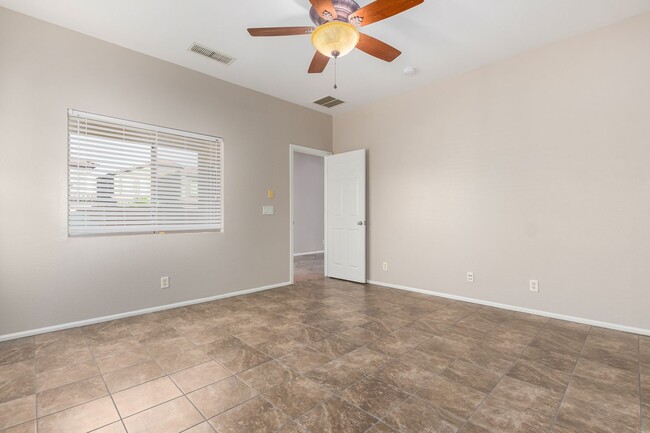 Building Photo - Check out this 3 bed/2 bath LARGE CORNER LOT!
