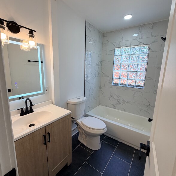 Building Photo - 1336 Sharon St NW