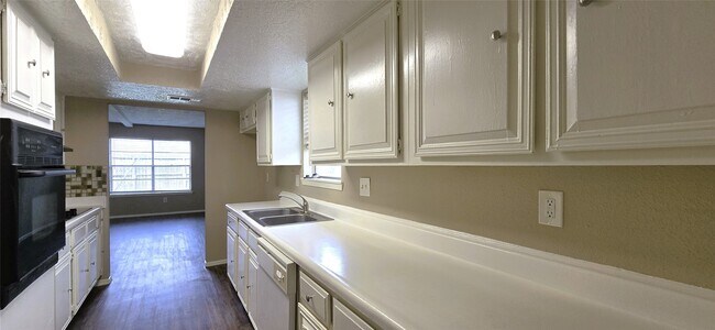 Building Photo - 23019 Tree Bright Ln
