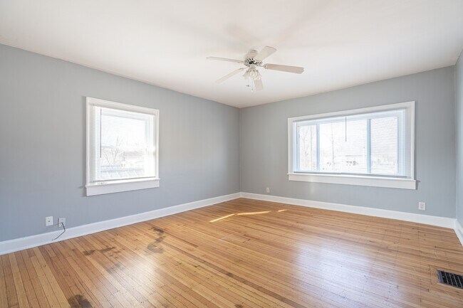 Building Photo - 3541 Birchwood Ave