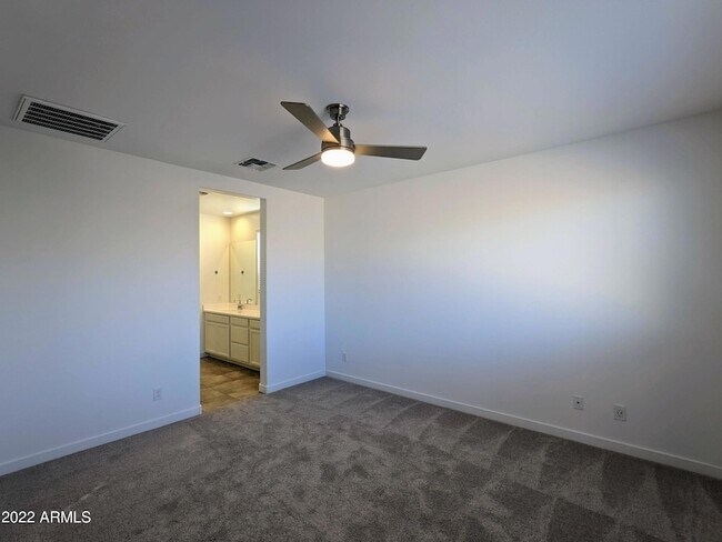 Building Photo - 16846 W Las Palmaritas Dr