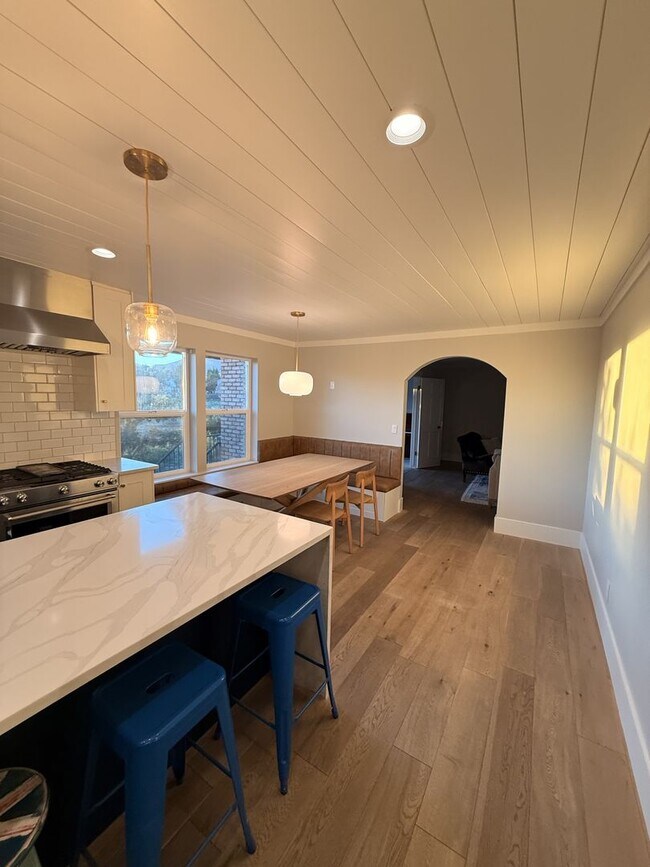 Building Photo - Stunning Home in Provo - Beautiful Backyard!