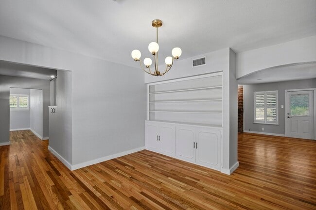 Building Photo - 3206 Albin Dr