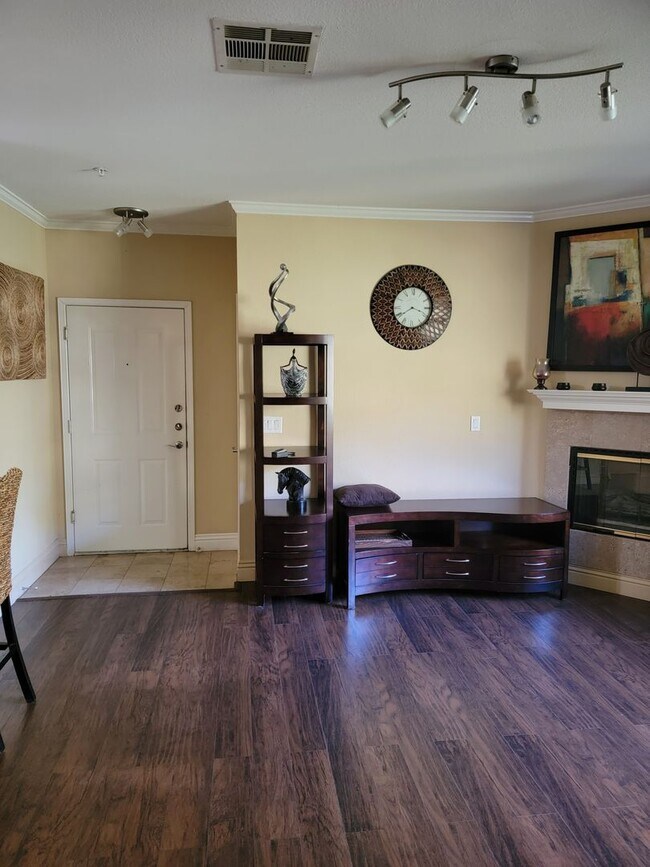 Building Photo - FURNISHED  1 bed/ 1 bath updated home in Aliso Viejo w/Fireplace