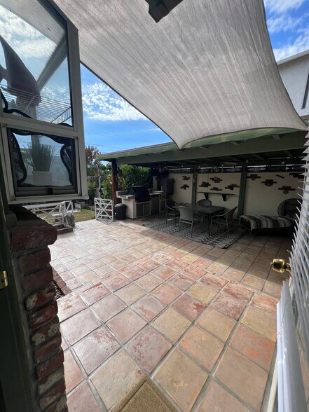 Back patio, off of the kitchen - 3730 Pontiac St