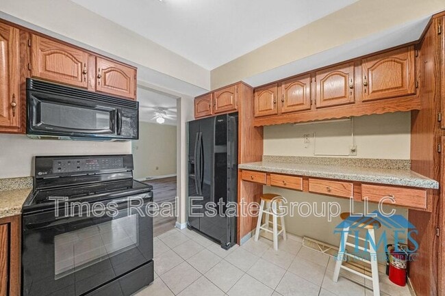 Building Photo - 220 Westridge Pl N