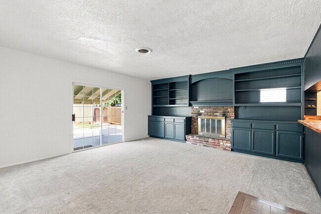 Building Photo - 6285 Edgewood Way