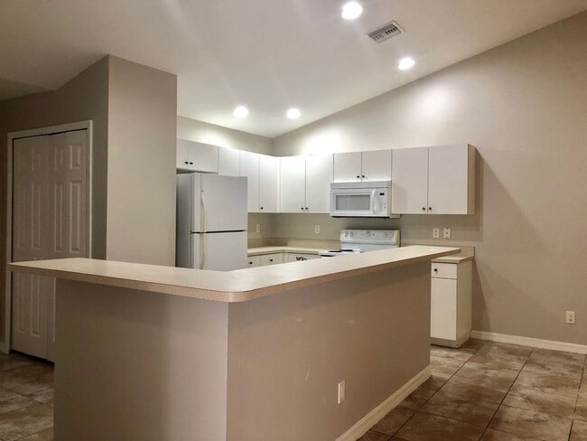 Building Photo - Experience this Large Cape Coral 3 bedroom 2 bath duplex with 1 car garage and screened in lanai.