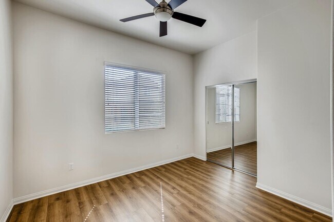 Building Photo - Amazing 2Bd/2Ba Townhouse with 1 car attac...