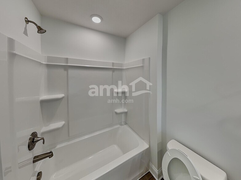 Building Photo - 1004 Heritage Blvd