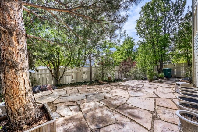 Building Photo - 3 Bed 3 Bath Townhouse in Westminster