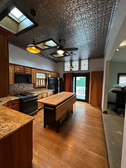 Building Photo - 18 Spring Garden St