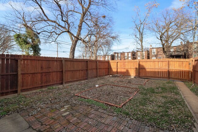 Building Photo - 2 Story Home in Botanical Heights (Optiona...