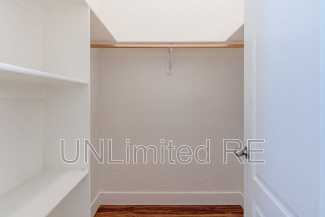 Building Photo - 1620 E Parada del Sol