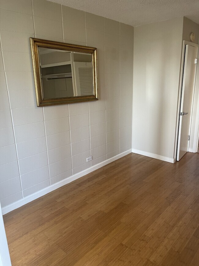 Building Photo - 425 Ena Rd