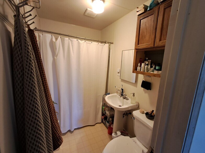 Building Photo - 314 N Ingersoll St