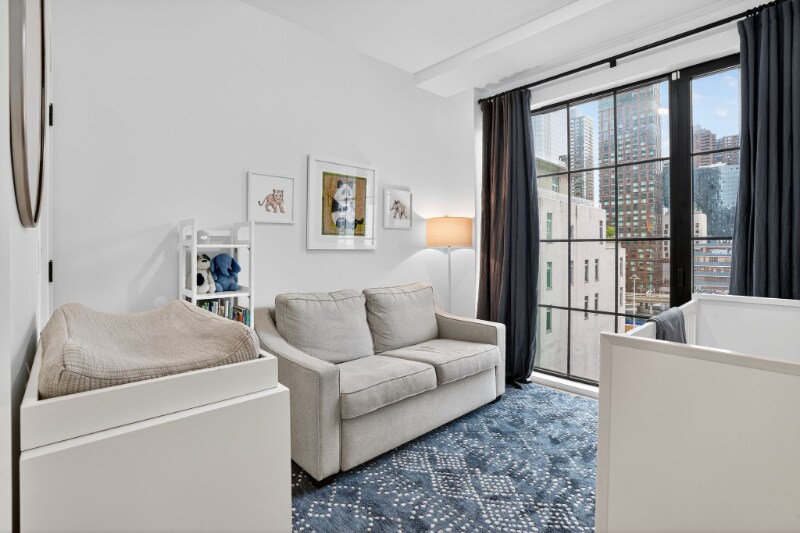 Building Photo - 441 W 37th St