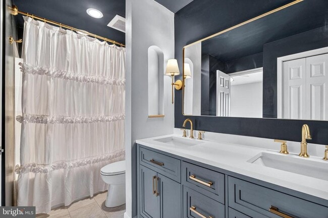 Building Photo - 7123 Gresham Ct E