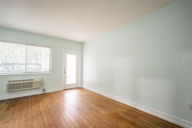 Building Photo - 7301 Carlyle Ave
