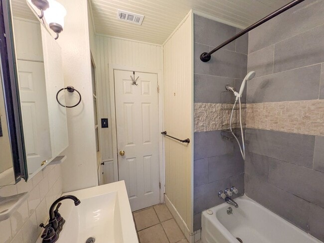 Building Photo - 9225 Shepherd Dr