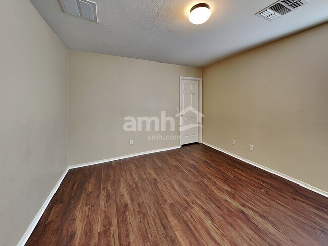 Building Photo - 7006 W Irwin Ave
