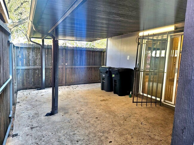 Building Photo - 5853 Village Forest Ct