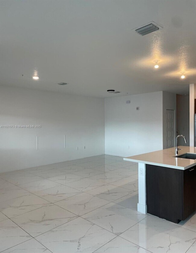 Building Photo - 4640 NW 84th Ave