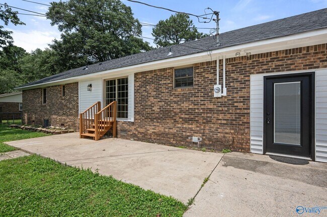 Building Photo - 117 Bates St