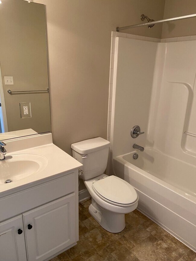 Building Photo - 817 Bryans Circle