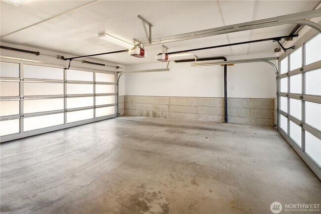 Building Photo - 3bd/2.5ba Seattle Home