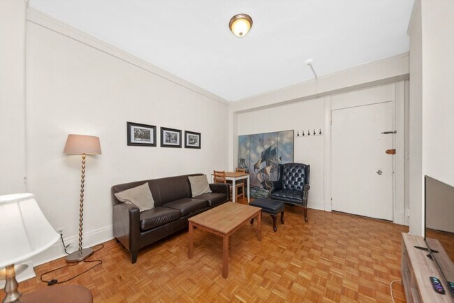 Building Photo - 21 Beacon St