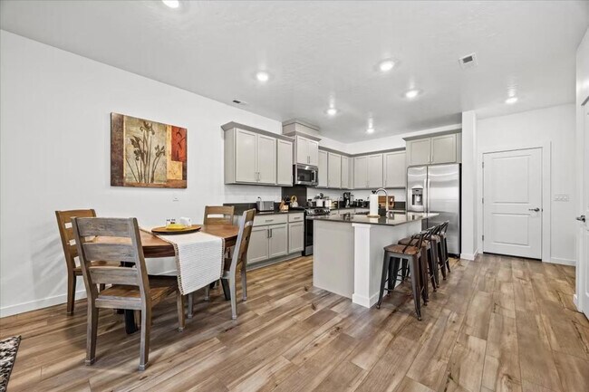 Building Photo - 195 N Nursery Ave