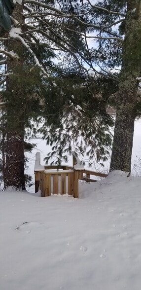 Only Steps to the River Access - 1596 Schmidt Rd