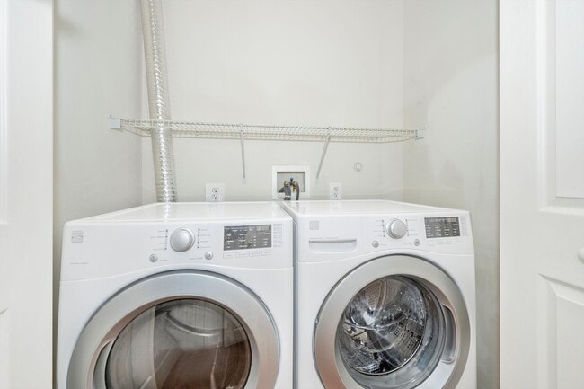 Building Photo - Elevator Condo in Frederick Pent House Level