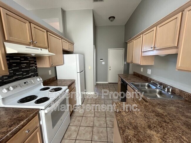 Building Photo - 10095 Lynham Dr