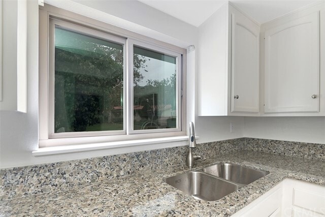 Building Photo - 31618 W Nine Dr