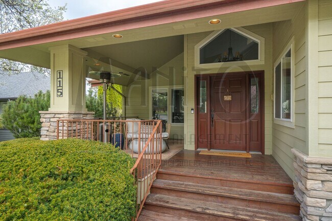 Building Photo - 115 E Meadowlane Rd
