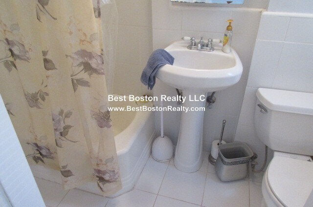 Building Photo - 63 Dana St