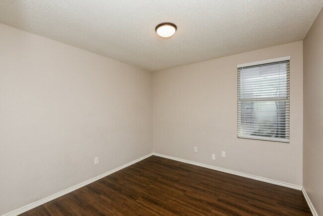 Building Photo - 3957 German Pointer Way