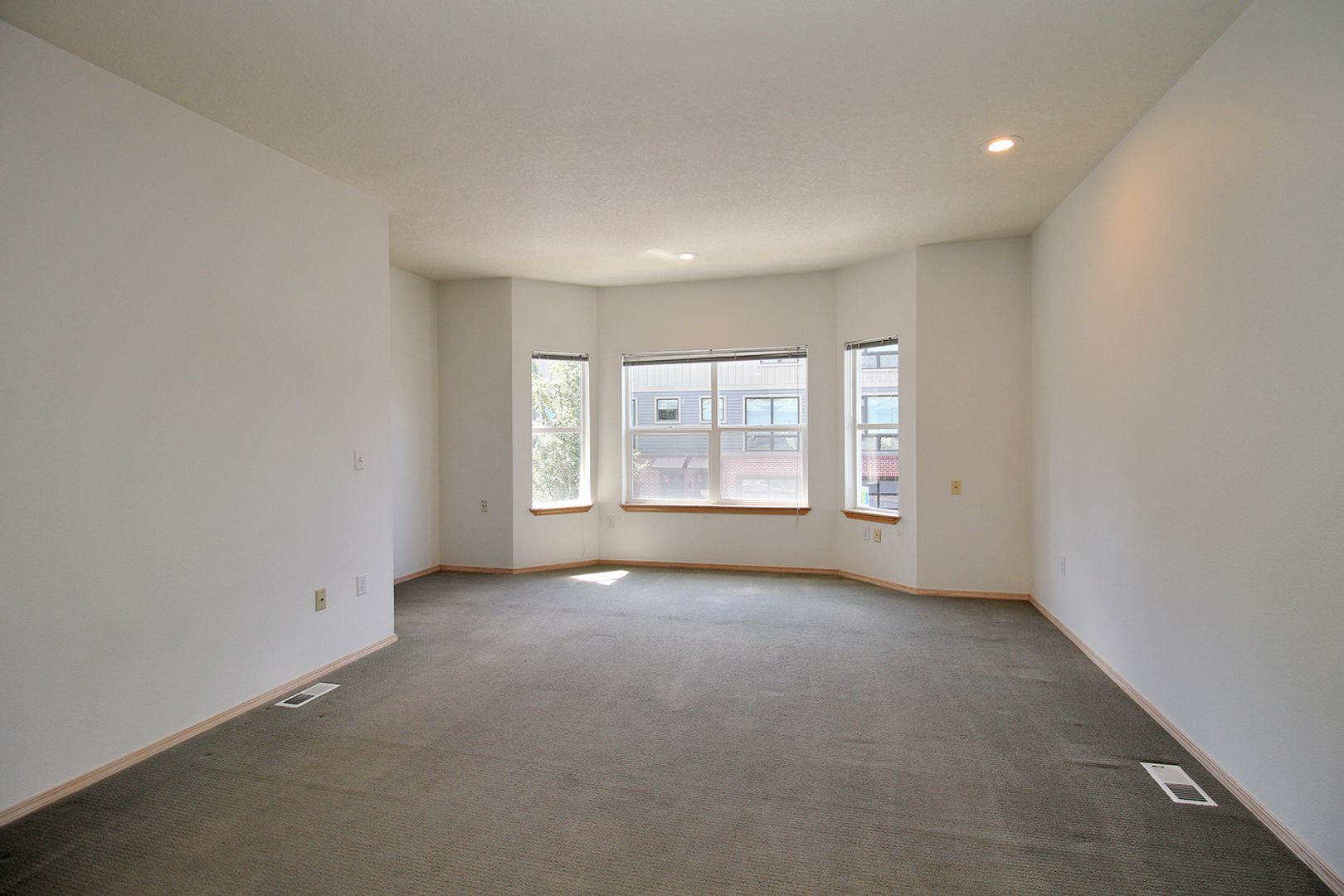 Building Photo - 3413 SW Moss St