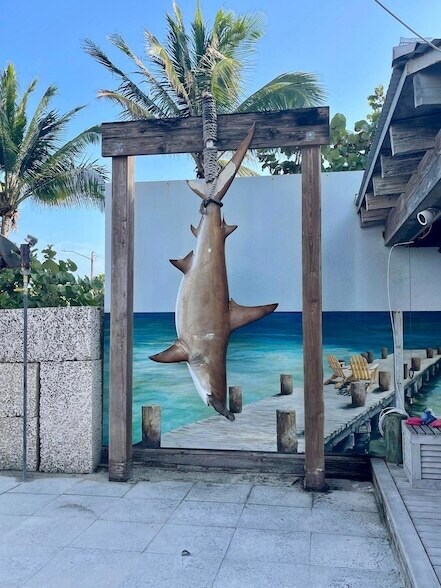 Building Photo - 111 SE 1st Ave