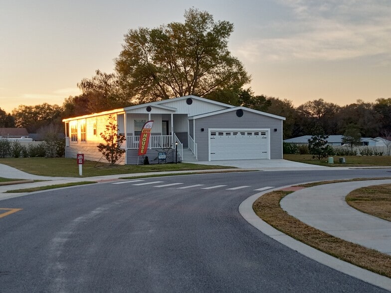 Building Photo - 637 Pine Brook Cir