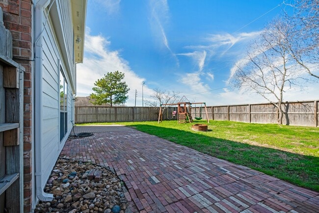 Building Photo - 11714 Pinos Altos Dr
