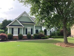 Building Photo - 3205 E Gate Dr