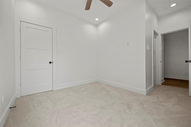 Building Photo - 8419 Venus St