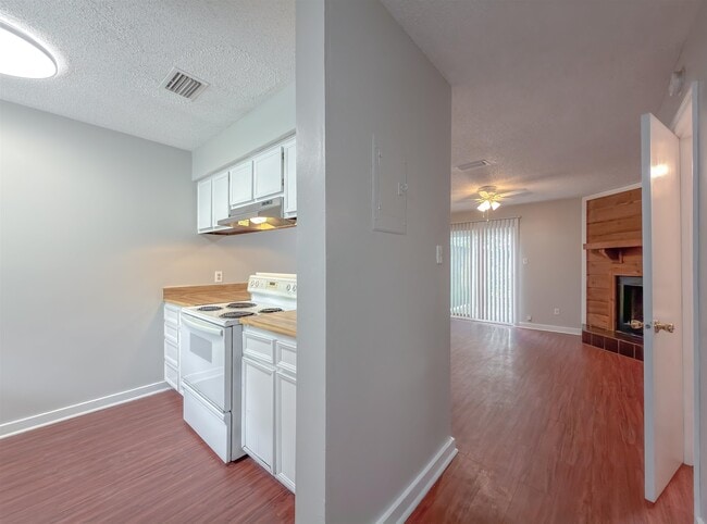 Building Photo - 3294 Nekoma Ln