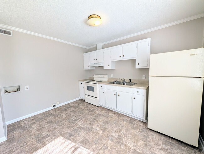 Building Photo - 315 Edward St