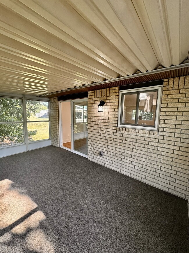 Building Photo - 14911 Dutchmans Dr