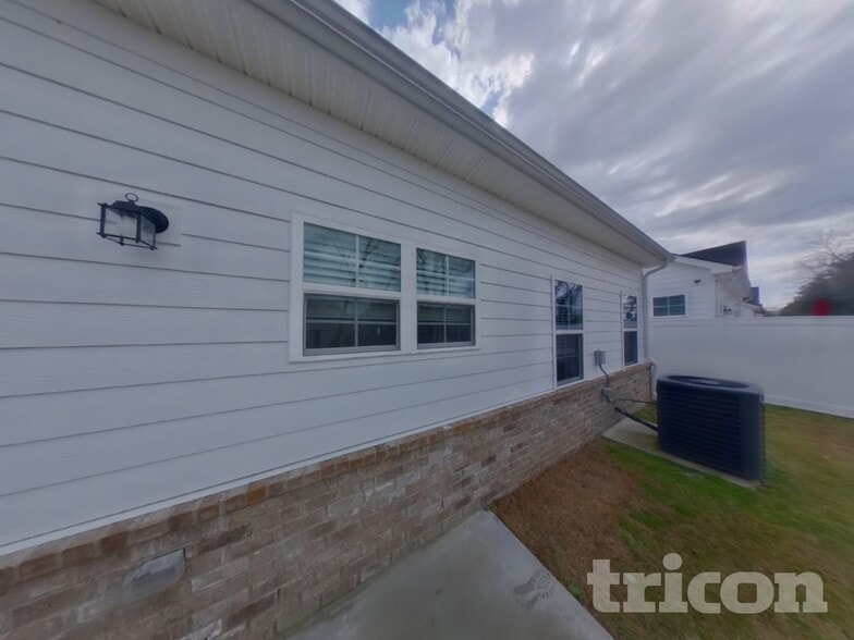 Building Photo - 2144 Welltown Ln
